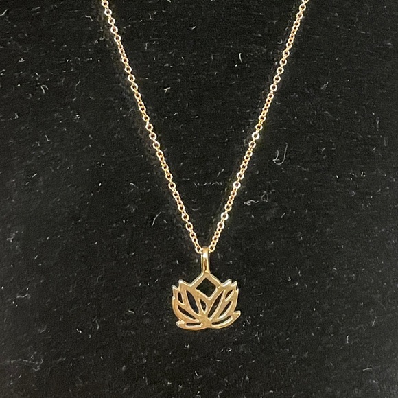 925 Gold plated Lotus Necklace - Picture 5 of 9